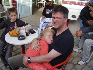 Willemijn sliep iedere middag een uurtje. Gewoon terwijl ze gedragen werd.