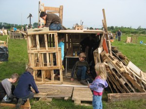 Huttenbouwdorp. Klik hier voor meer...