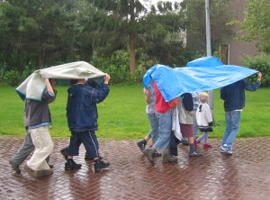 Door de regen. Klik voor video...