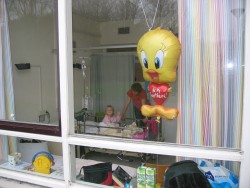 Van buitenaf in de kamer gekeken: wat een mooie ballon!