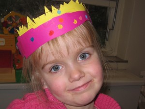 Met ��n arm een kroon maken