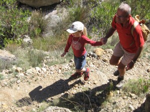 Opa houdt Willemijns hand de gehele tocht vast