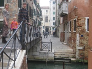 door de straatjes van de ghetto