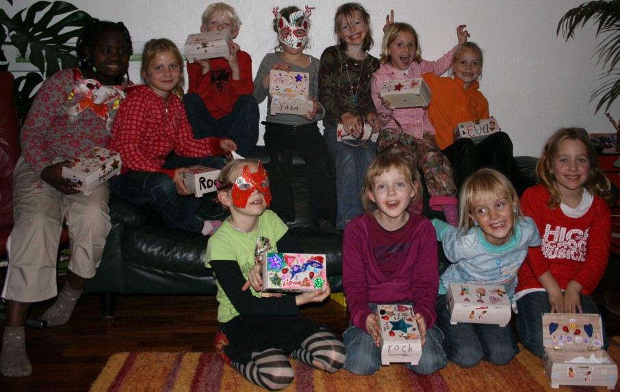 alle feestgangers samen