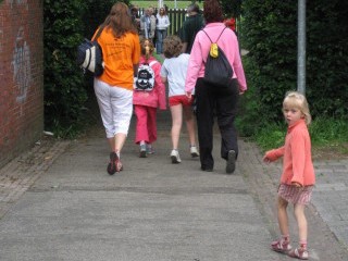 Verzamelen voor de intocht, Willemijn kent veel grote kinderen