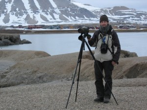 Luis Schmidt is reading rings of nesting birds